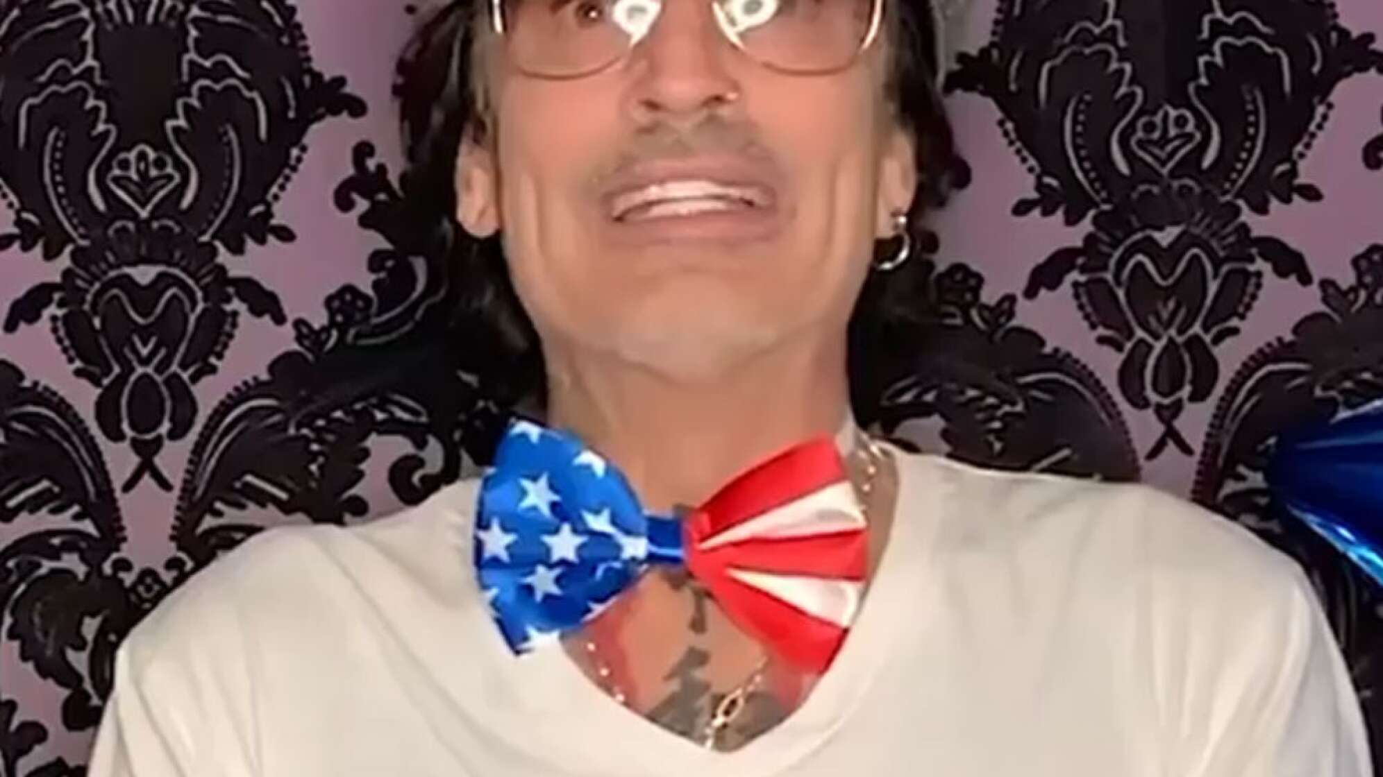 Tommy Lee wie er zu der Briefwahl aufruft