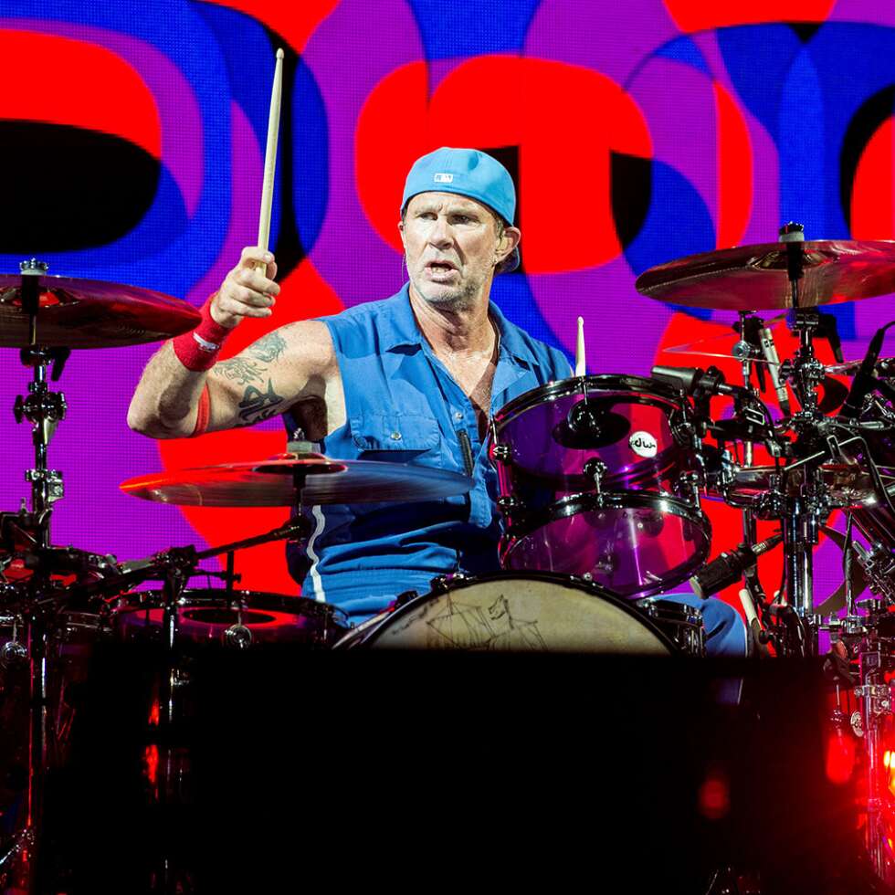 Chad Smith am Schlagzeug spielen