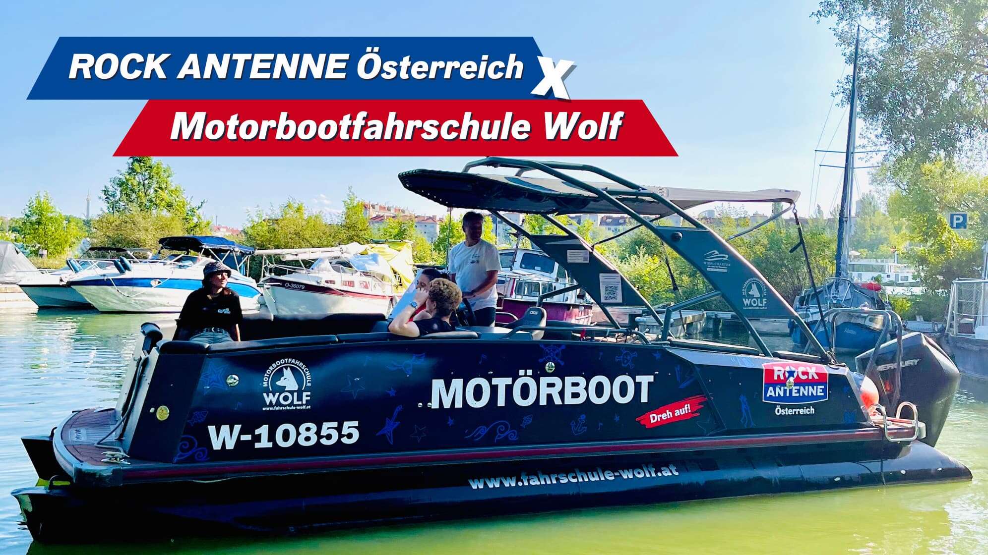 das ROCK ANTENNE Österreich Motörboot in Queraufnahme