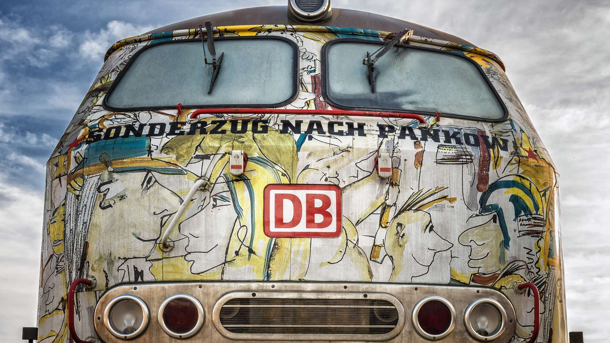 Bild von einem Zug von Vorne mit dem Schriftzug "Sonderzug nach Pankow"