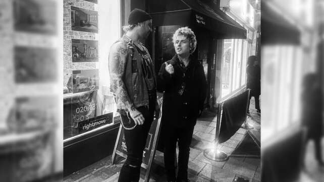 Green Day: Billie Joe Armstrong singt überraschend im einem Pub in London