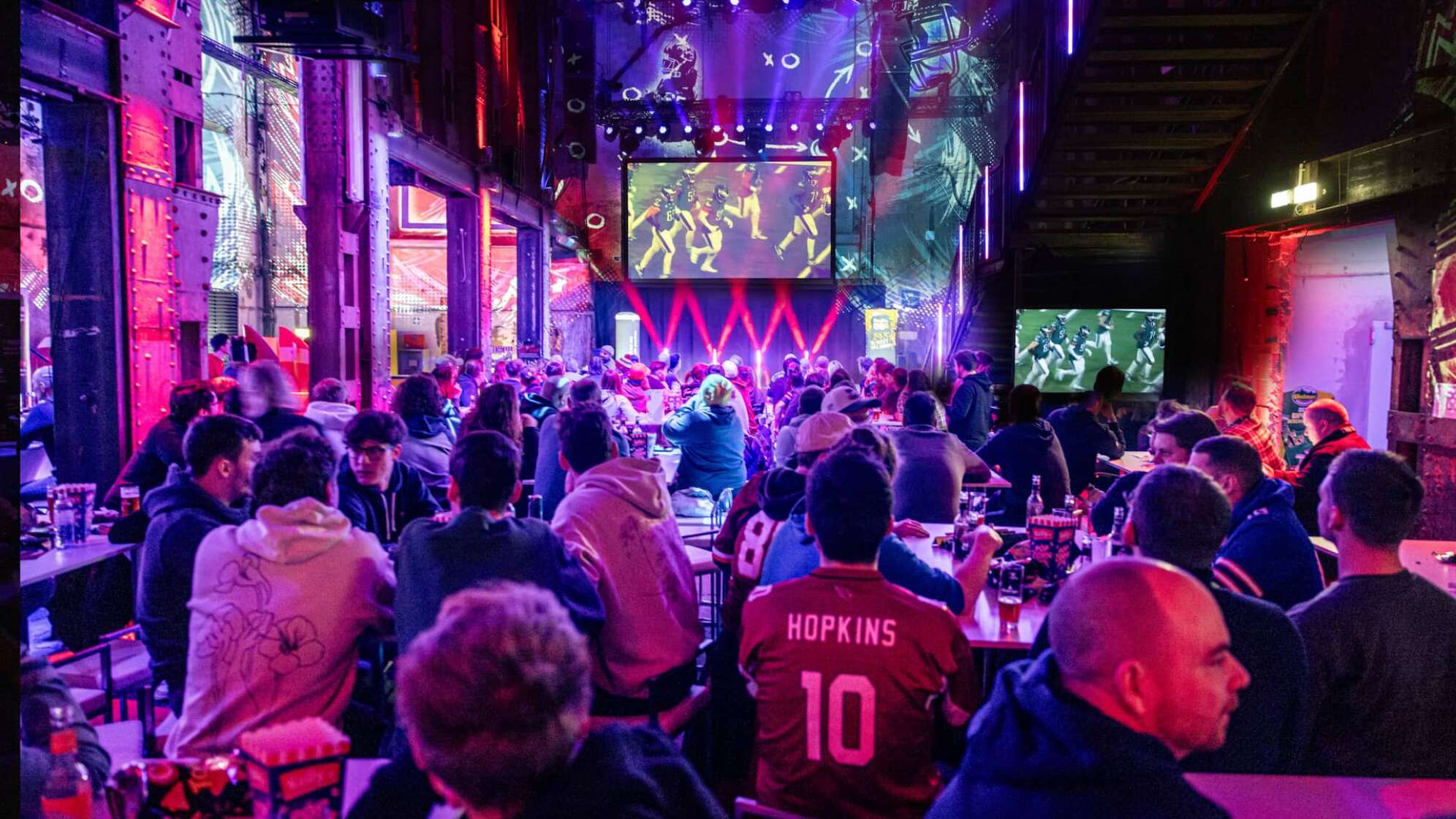 eine Übersicht über die Touchdown Party in der Ottakringer Brauerei in Wien
