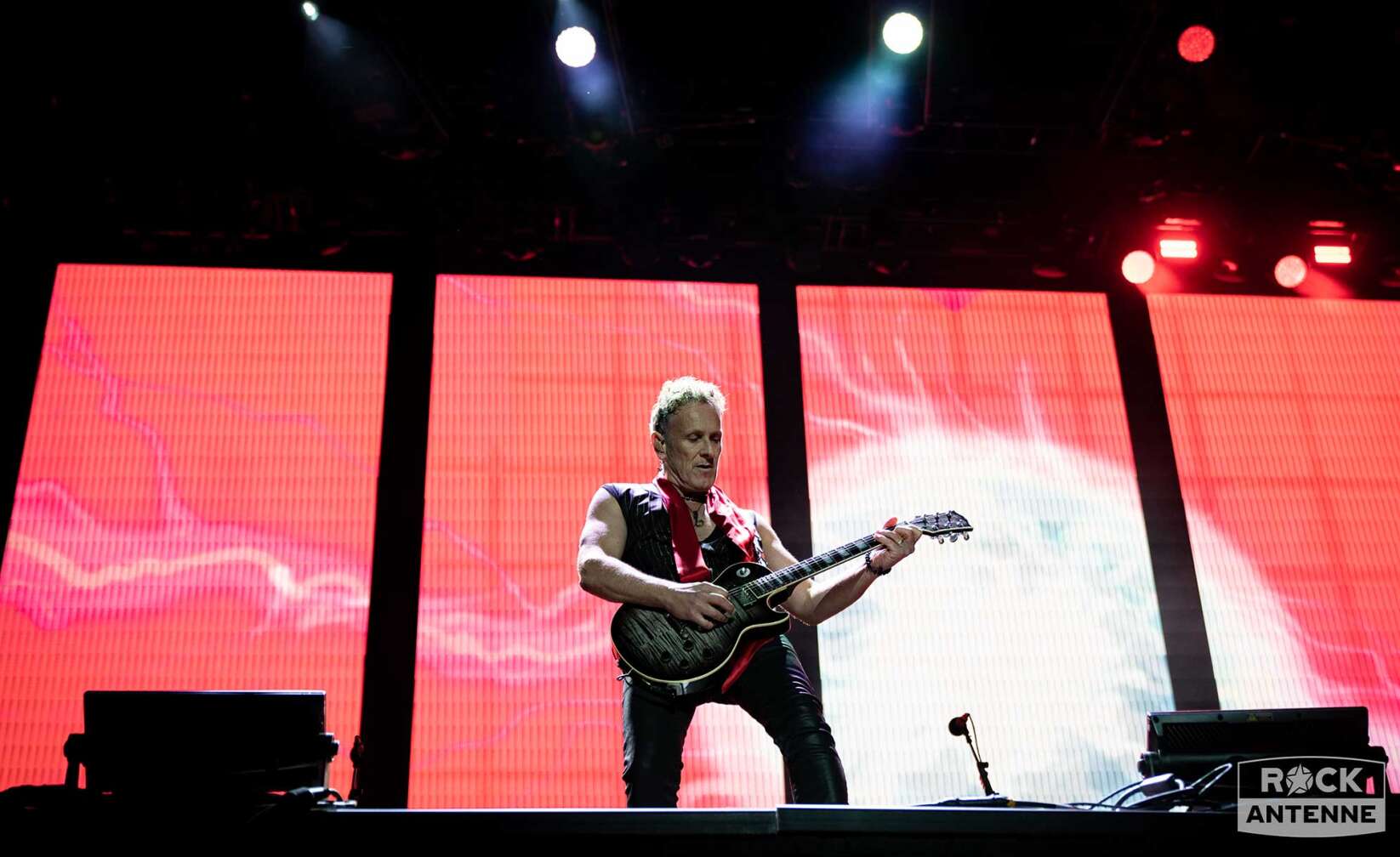 Konzertfotos von Def Leppard in München 2023