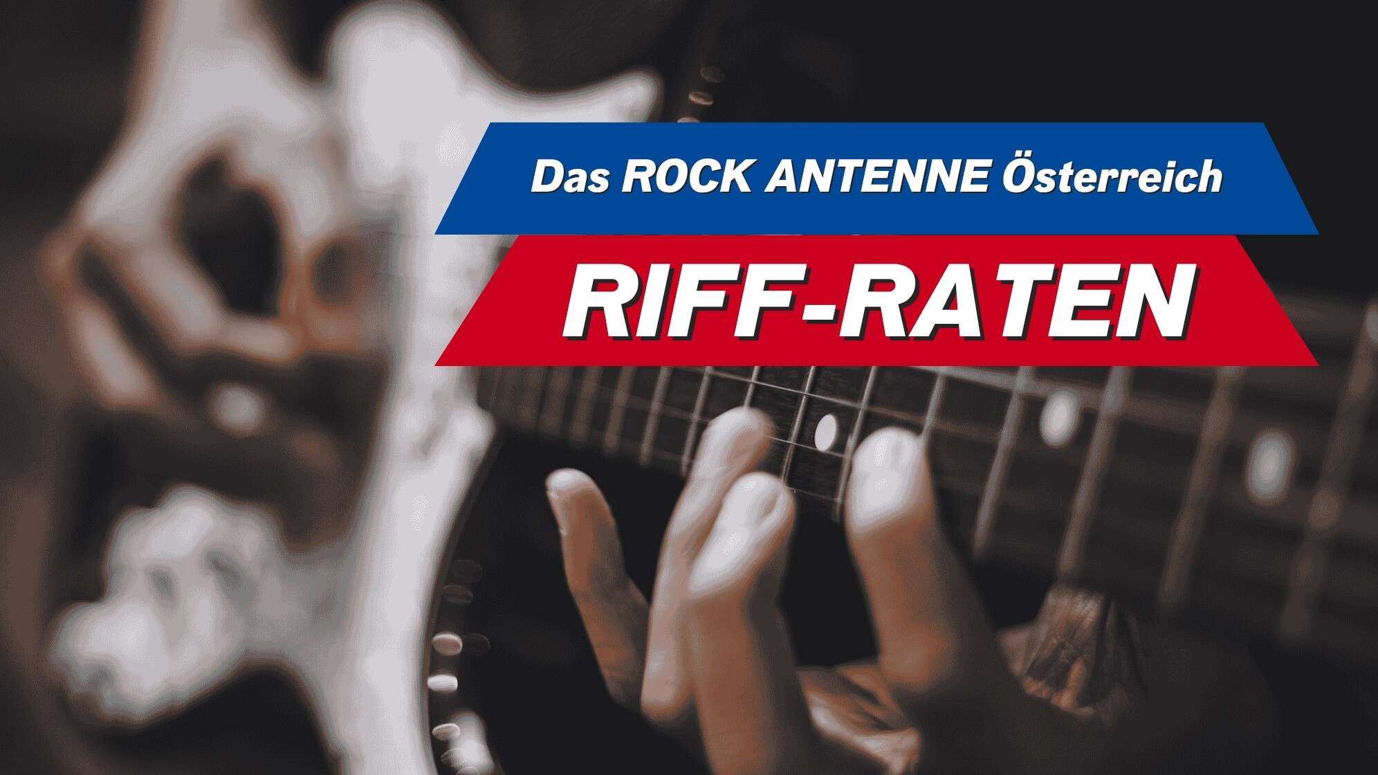 eine Großaufnahme einer Person, die eine Gitarre spielt