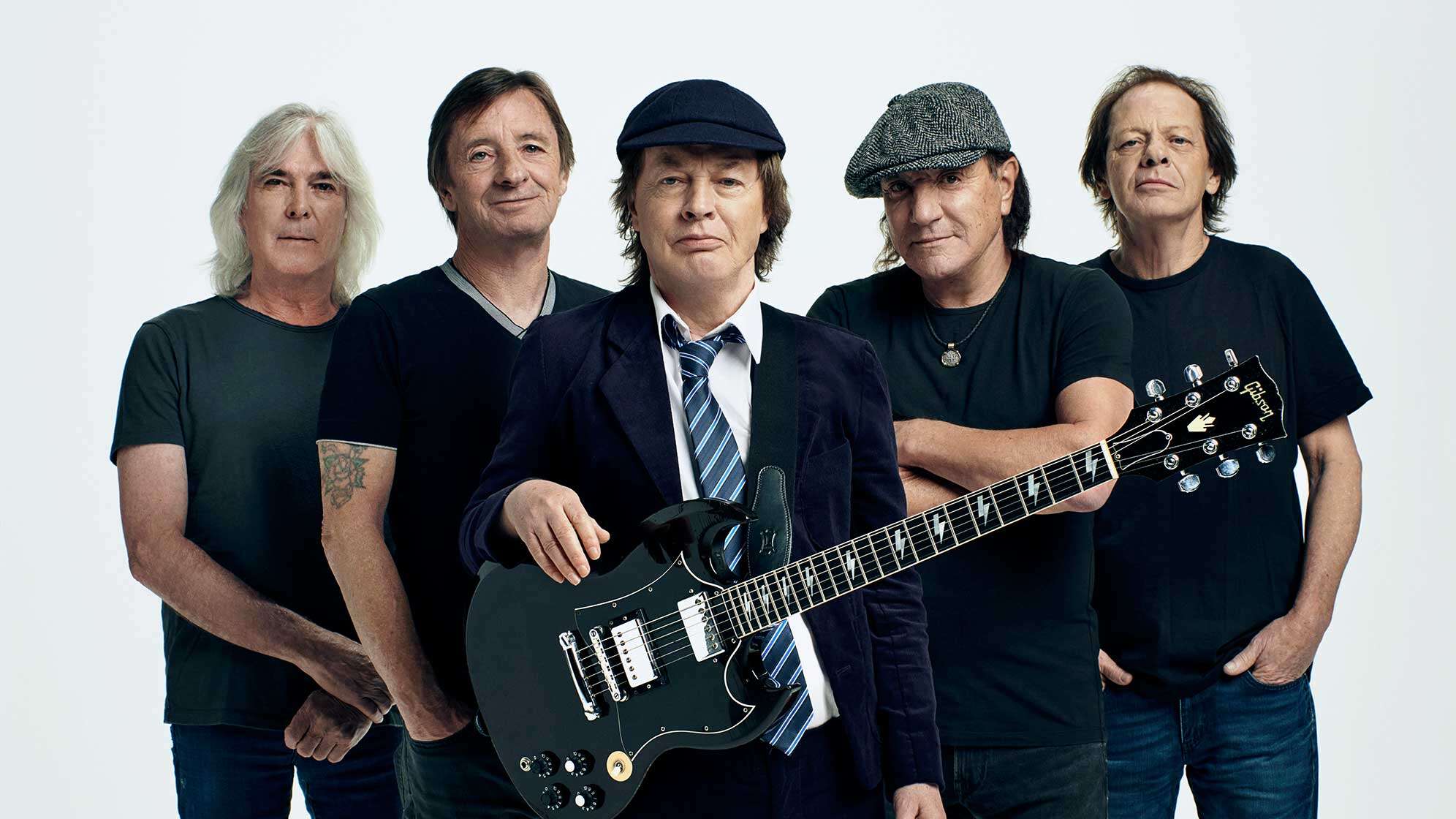 Das aktuelle Bandfoto der Band AC/DC, von links nach rechts: Cliff Williams, Phil Rudd, Angus Young, Brian Johnson und Stevie Young.