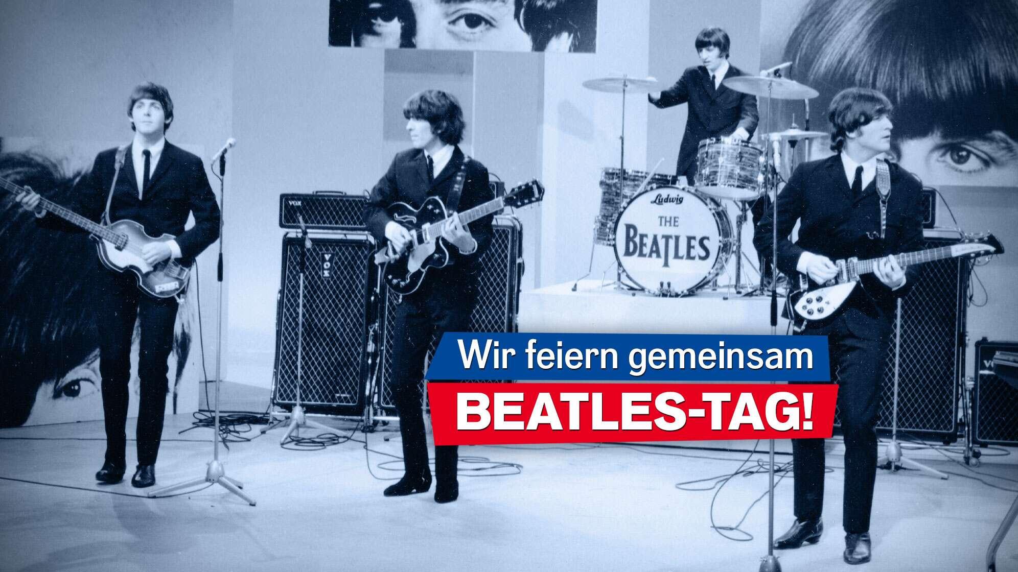 Ein Pressefoto der Beatles beim BBC Radiokonzert in den 60ern, Text "Wir feiern gemeinsam Beatles-Tag!"