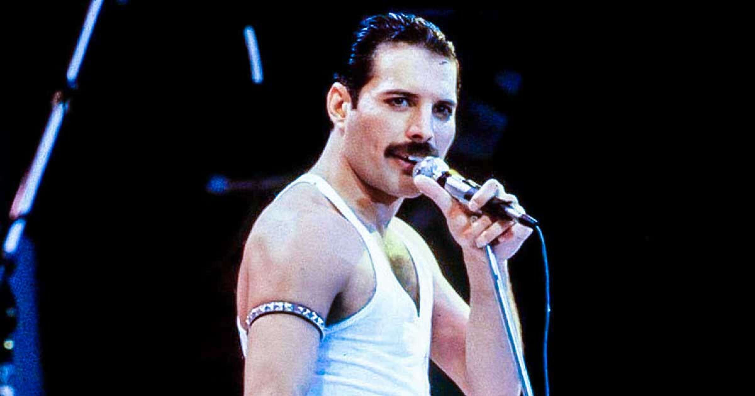 Wer Erbte Das Vermögen Von Freddy Mercury Freddie Mercury: Ausstellung und Versteigerung seines Nachlasses