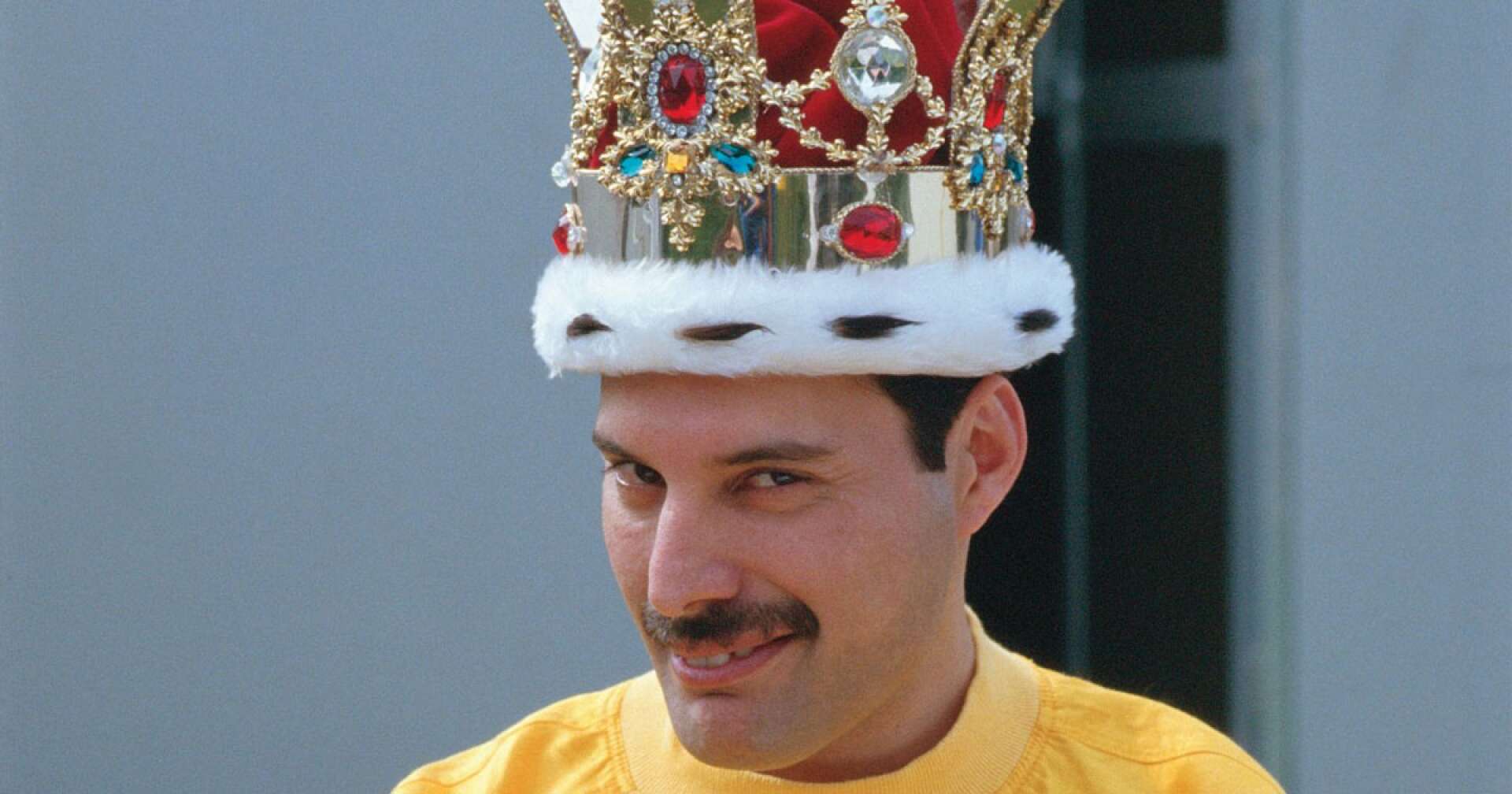 Freddie Mercury mit Krone