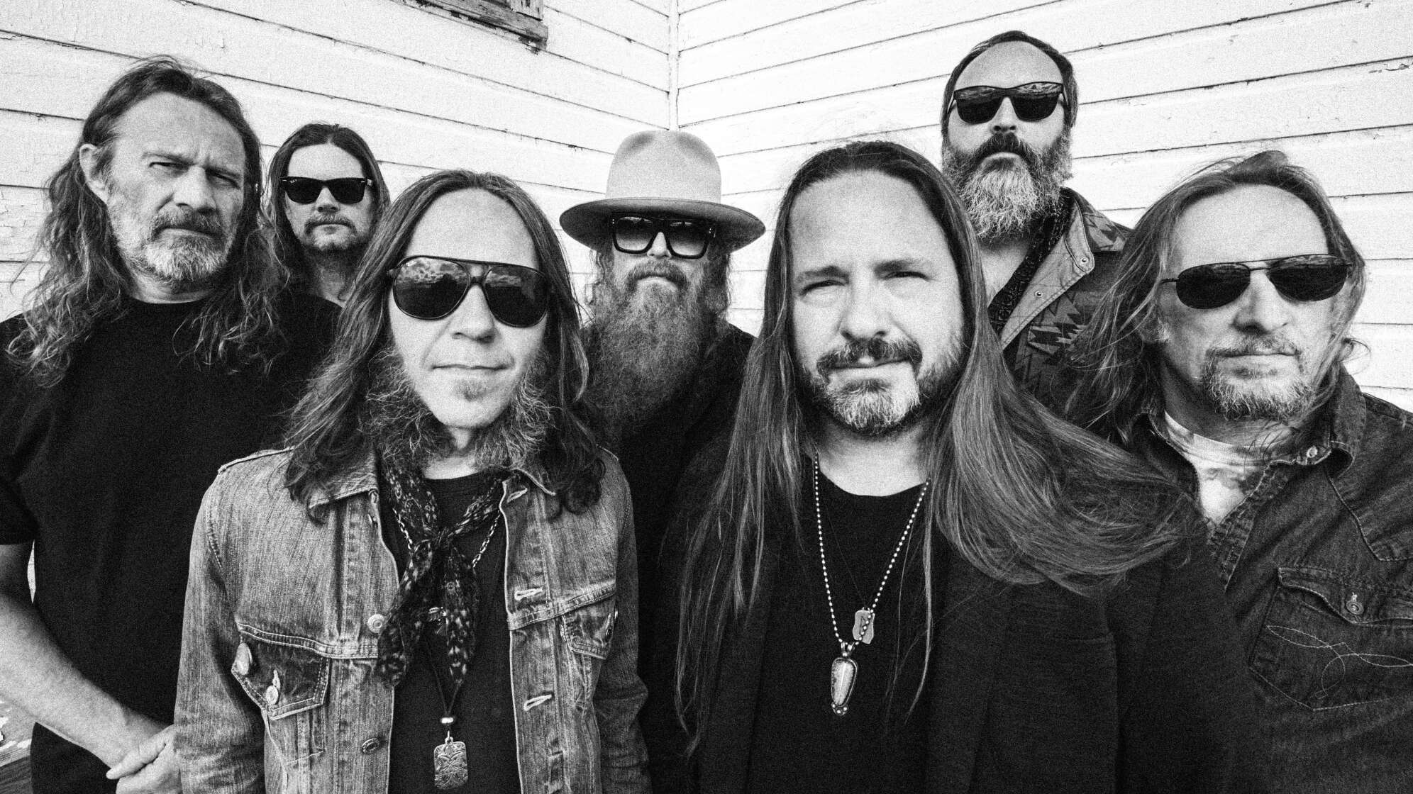 Bandfoto der Southern Rockband Blackberry Smoke in schwarz-weiß