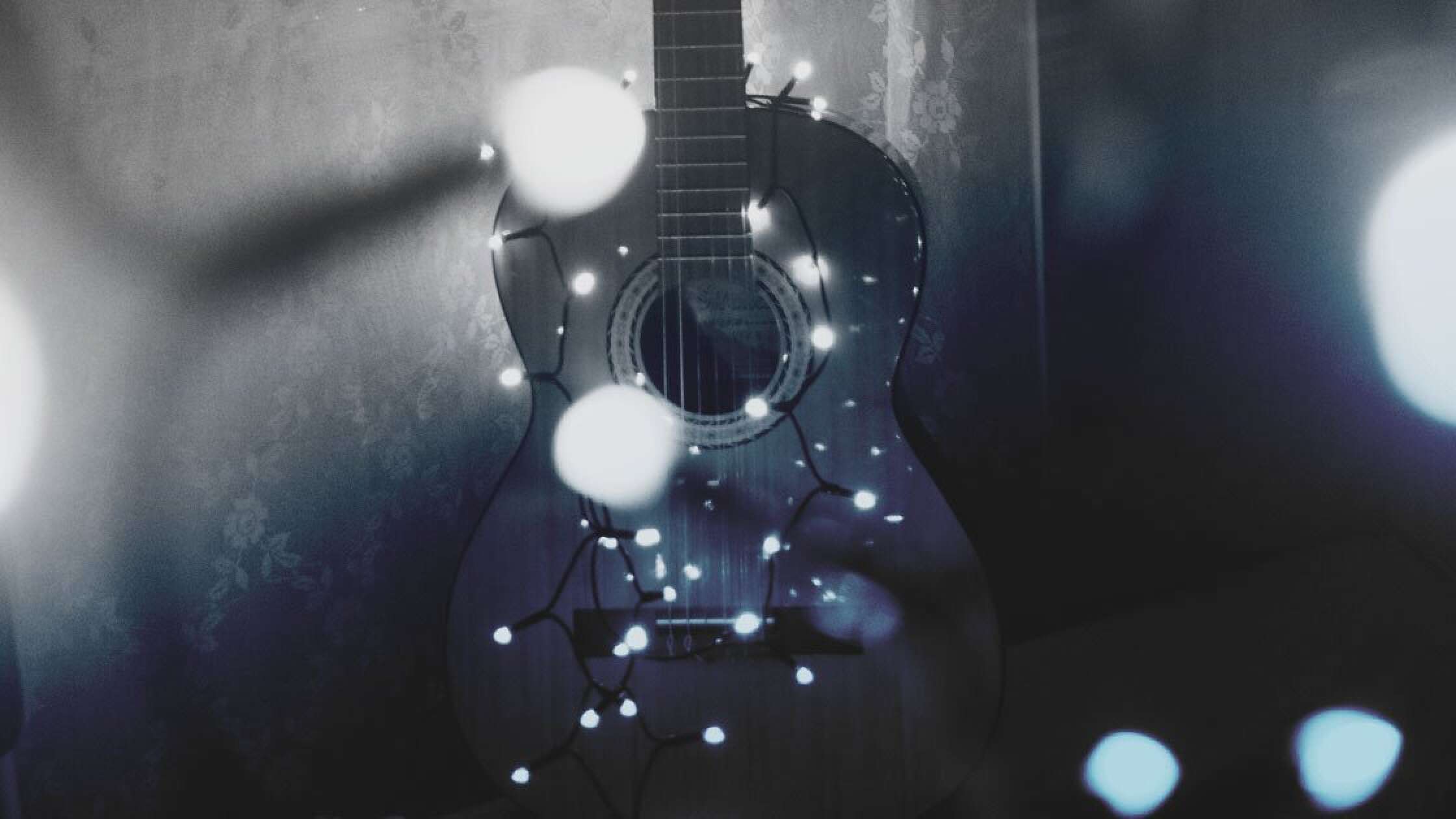 Gitarre mit Sternenfunkel